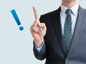 ビックリマークの男性